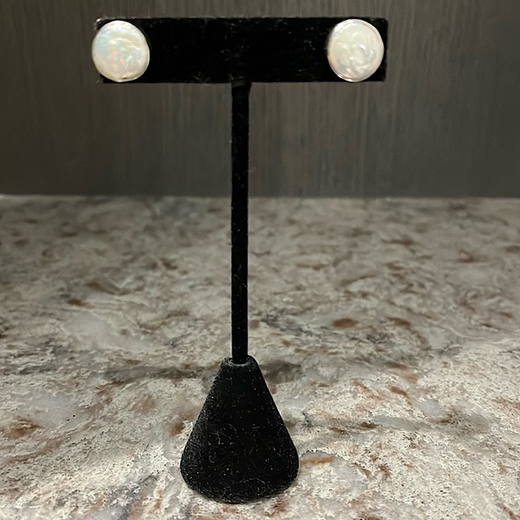 Rick Lindsay: Fresh Water Pearl Button Earrings set in Sterling Silver - Picture 1 of 6